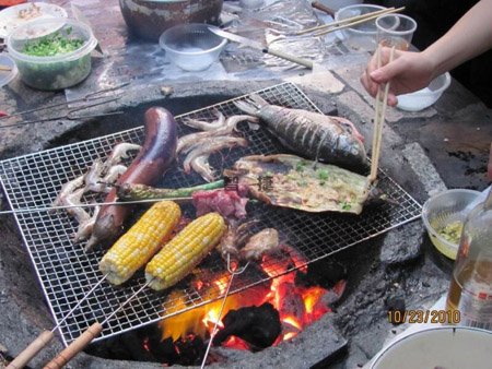 2010年10月公司组织烧烤活动